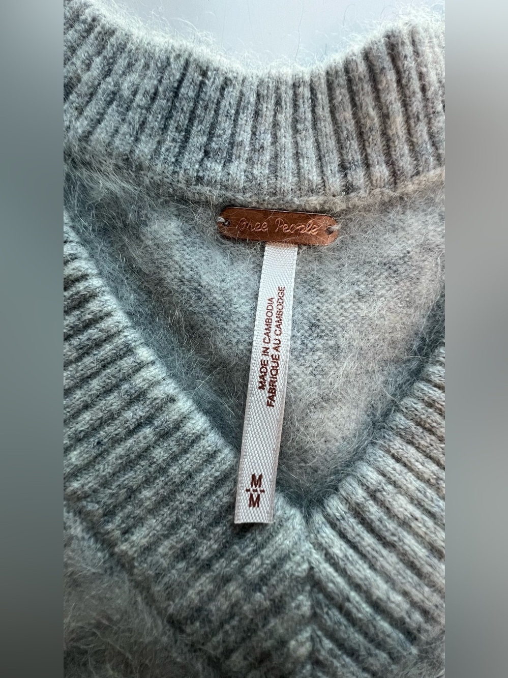 Free People V- Neck Cashmere Sweater Light Gray M NWOT - Picture 5 of 8
